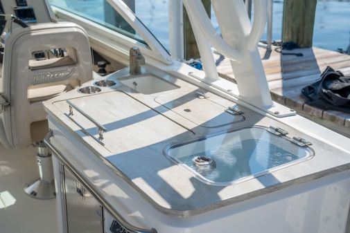 Boston Whaler 320 Vantage image