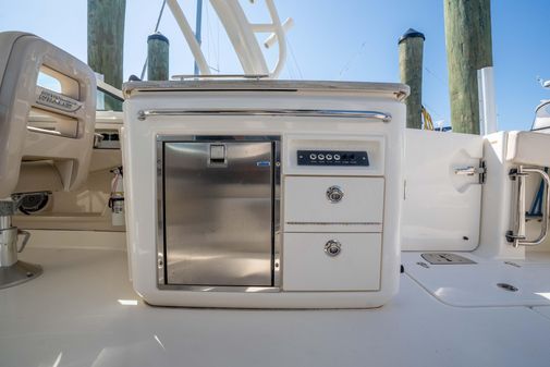 Boston Whaler 320 Vantage image