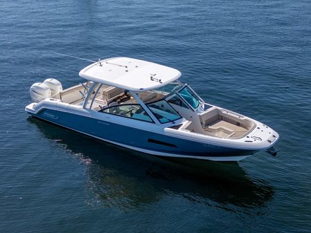 Boston Whaler 320 Vantage image