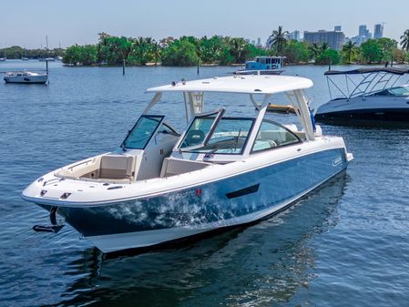 Boston Whaler 320 Vantage image