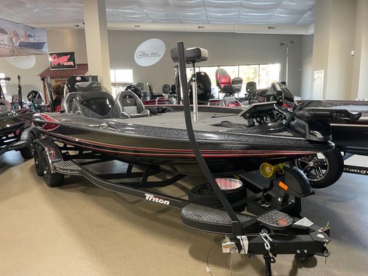 Triton 21 TRX - main image