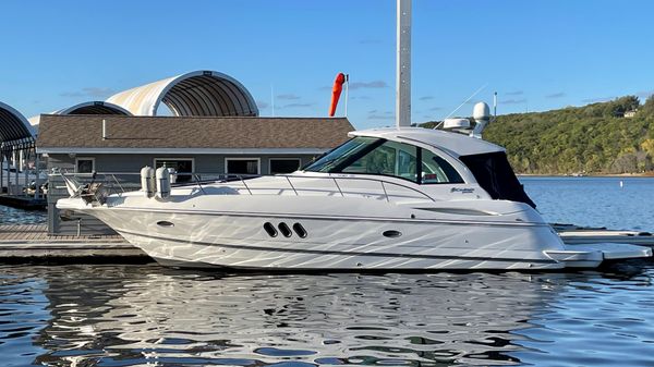 Cruisers Yachts 430 Sports Coupe 