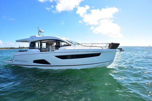 Sealine C430 image