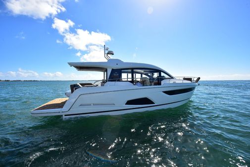 Sealine C430 image