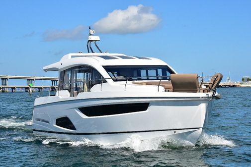 Sealine C430 image