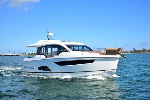 Sealine C430 image