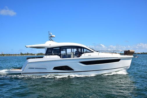 Sealine C430 image