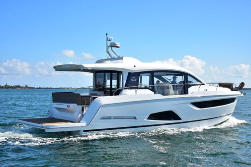 Sealine C430 image