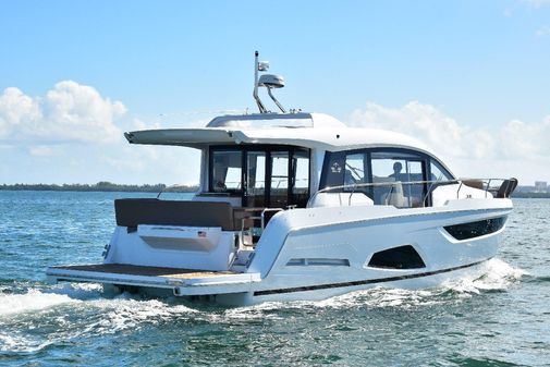 Sealine C430 image