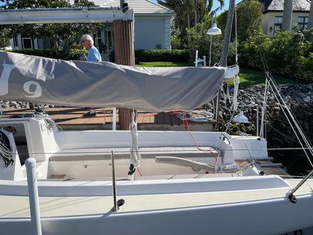 J Boats J9 image