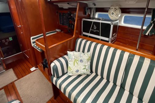 Beneteau 423 image