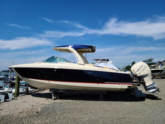 Chris-Craft Launch 31 GT Outboard - main image