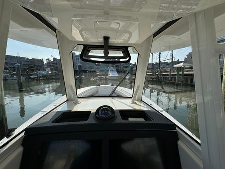 Regulator 31 Center Console image