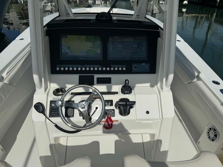 Regulator 31 Center Console image