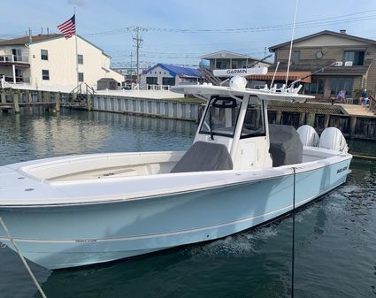 Regulator 31 Center Console image