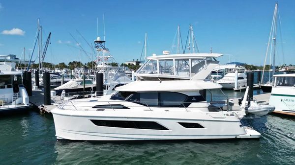 Aquila 44 Yacht 