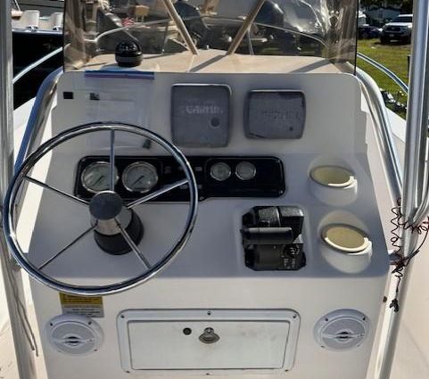 Sea Hunt Triton 202 image