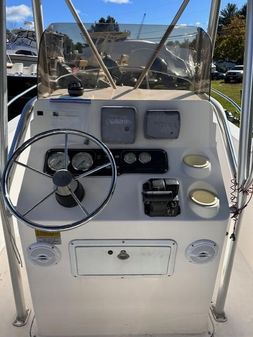 Sea Hunt Triton 202 image