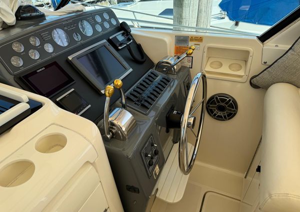 Tiara Yachts 3500 Express 2021 engines image