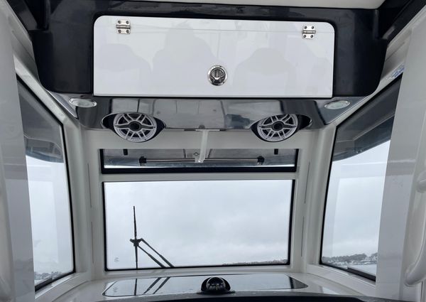 Robalo R360 image