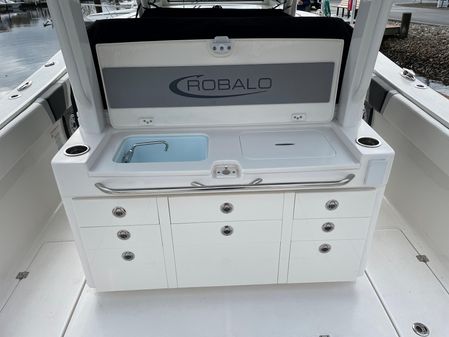 Robalo R360 image