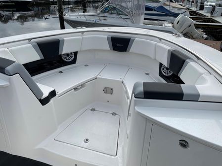 Robalo R360 image