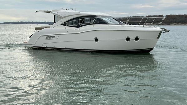 Carver C37