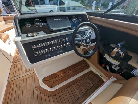 Sea Ray 350 SLX image