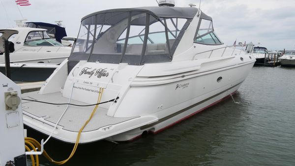Cruisers Yachts 4270 Express