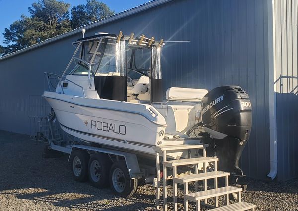 Robalo 2240-WALKAROUND image