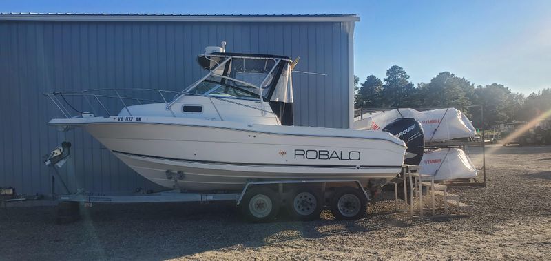 Robalo 2240-WALKAROUND - main image