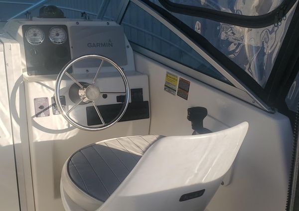 Robalo 2240-WALKAROUND image