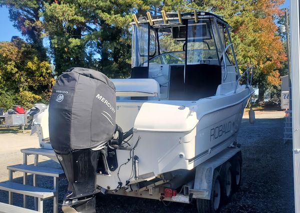 Robalo 2240-WALKAROUND image