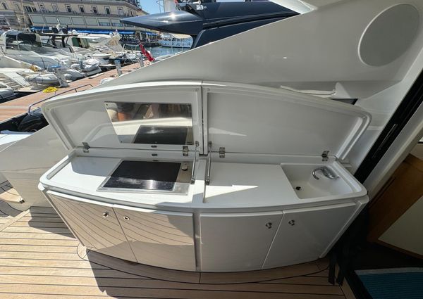 Pershing 64 image