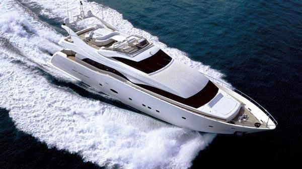Ferretti Yachts Custom Line 94 
