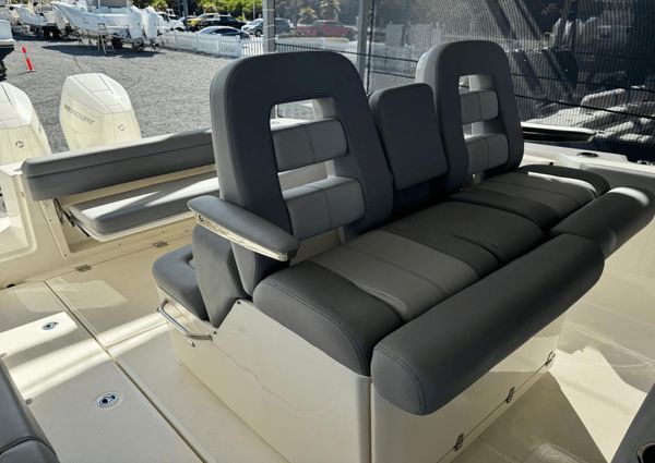 Boston Whaler 330 Outrage image