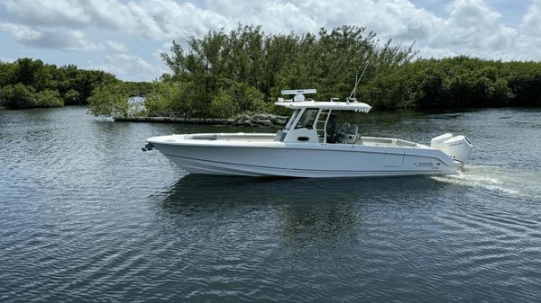 Boston Whaler 330 Outrage 