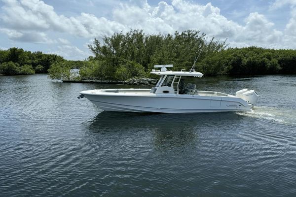 Boston Whaler 330 Outrage - main image