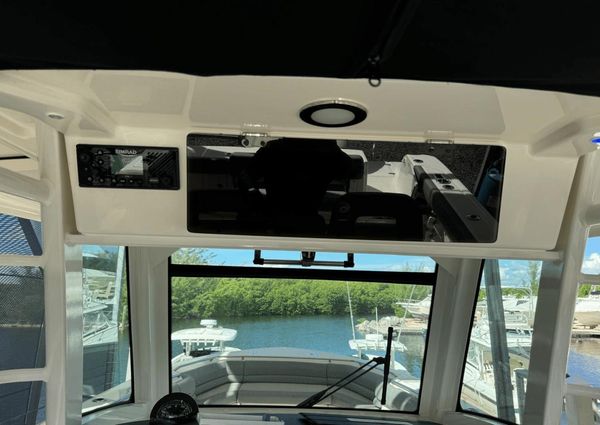 Boston Whaler 330 Outrage image