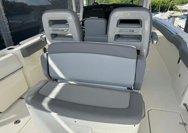 Boston Whaler 330 Outrage image