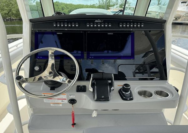 Boston Whaler 330 Outrage image