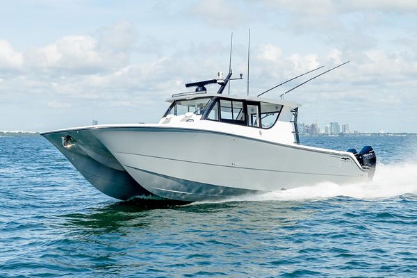 Invincible 46 Pilothouse - main image