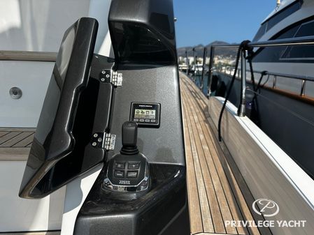 Azimut 53 image