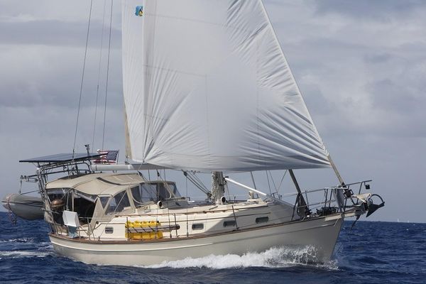 Island Packet 40 - main image
