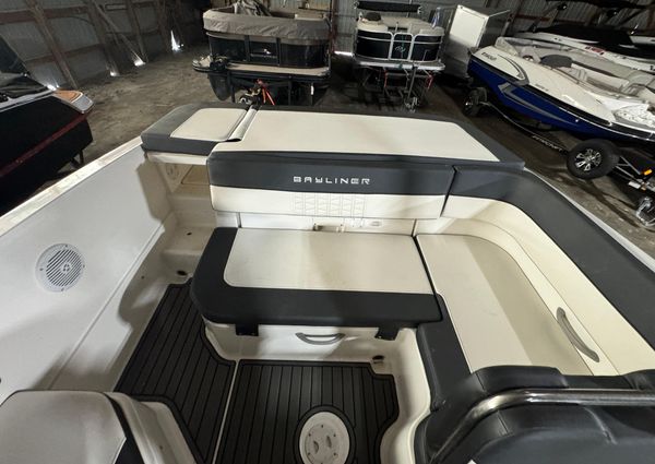 Bayliner VR6-BOWRIDER-I-O image