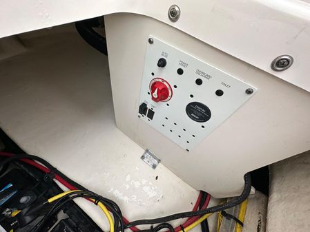Robalo R222-CENTER-CONSOLE image