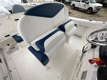 Robalo R222-CENTER-CONSOLE image