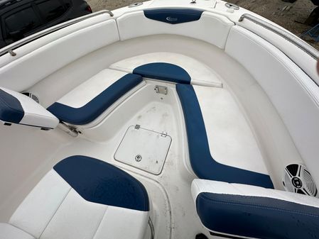 Robalo R222-CENTER-CONSOLE image