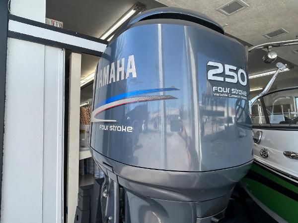 Yamaha Outboards 250 four stroke