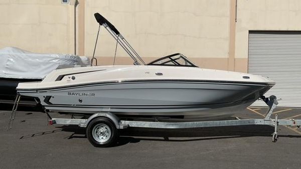 Bayliner VR5 Bowrider I/O 